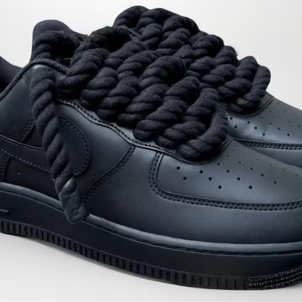 Nike Black Leather Sneakers with Classic Design big lace